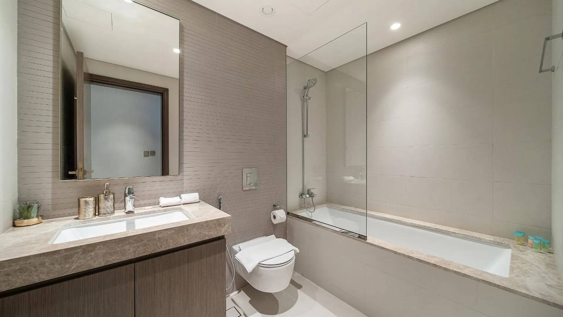 Grand Bleu 02 - Limited Offer! Stunning 2Br Waterfront For 5 Apartment Dubai United Arab Emirates